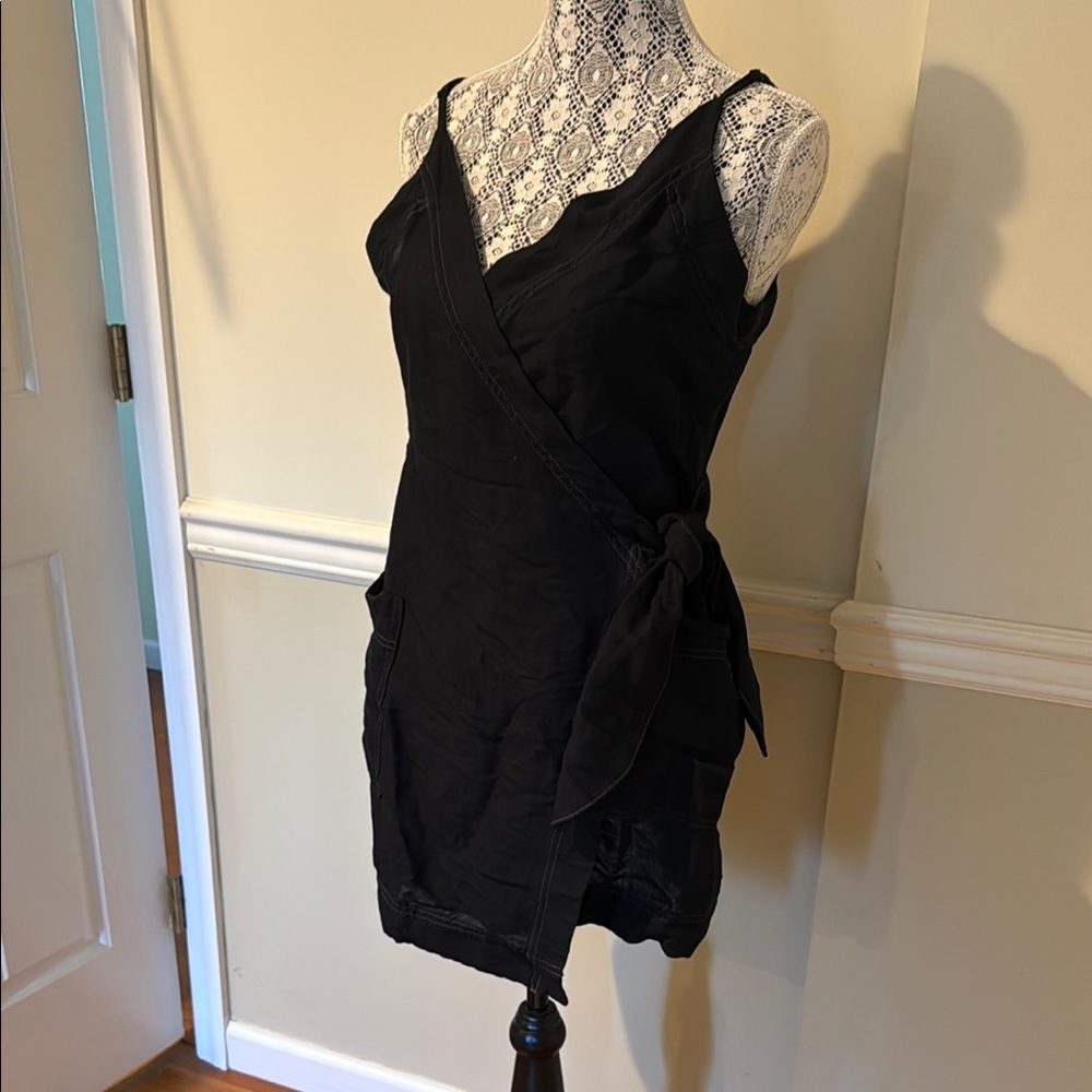 Urban Outfitters : Black Wrap Top